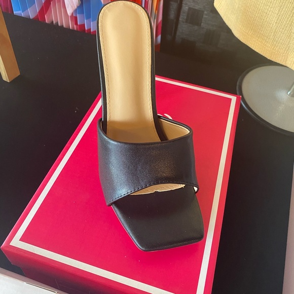 Audrey Black Heel - Picture 6 of 7